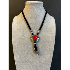 Collana regolabile intrecciata in alcantara Black with Red Heart Collana regolabile intrecciata in alcantara Black with Red Heart