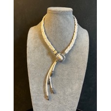 Girocollo con fibbietta - intreccio a mano White