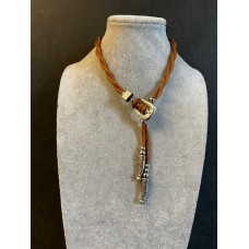 Girocollo intrecciato con fibbietta Brown